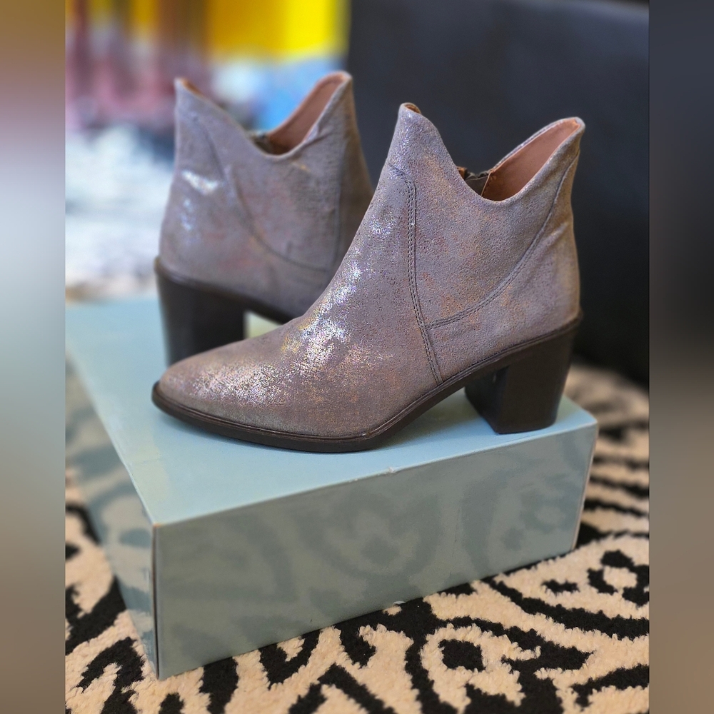 Seychelles Metallic Ankle Boots Size 8 Brand New!